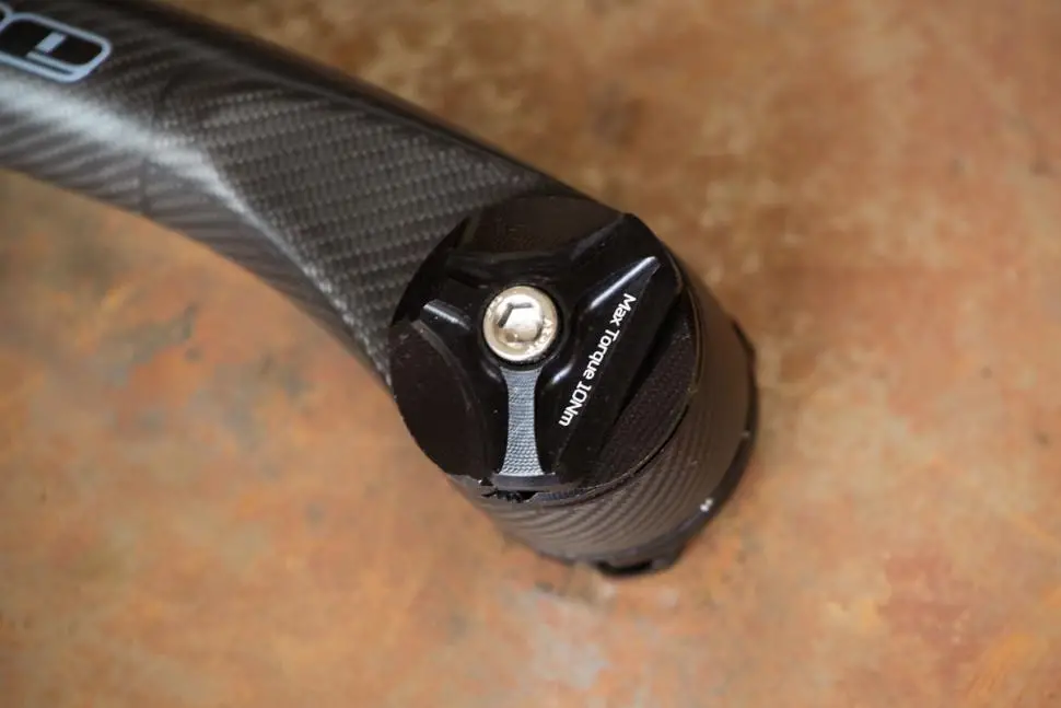 carbon fiber seat posts torque